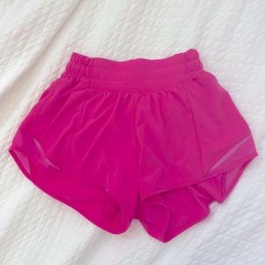 Lululemon Hotty Hot Short Low-Rise 2.5" in Sonic Pink